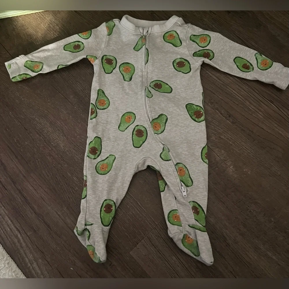 Old Navy - 2 Way Zipper Sleeper Bundle - Caterpillar and Avocados - Size 0-3 M - Picture 4 of 5